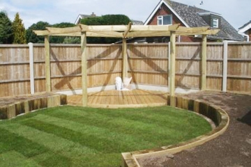 Corner deck with bespoke pergola